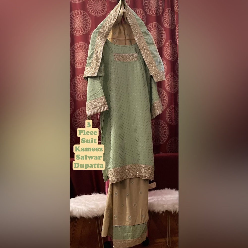 Pakistani/Indian Women’s 3 piece suit-Size:Large